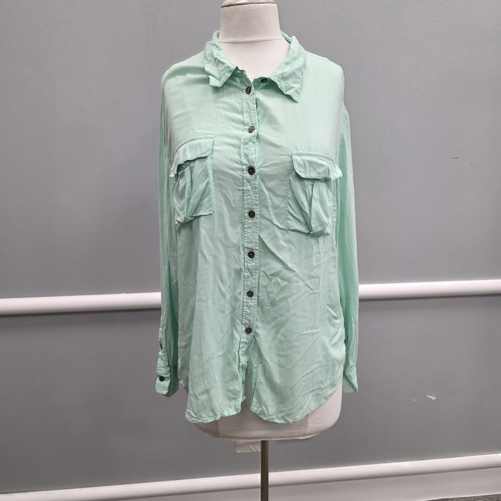 Two by Vince Camuto Light Green Button-Down Shirt